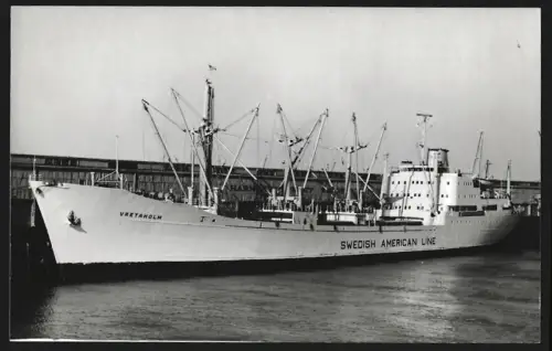 Fotografie Schwedisches Frachtschiff Vretaholm der Swedish American Line im Hafen