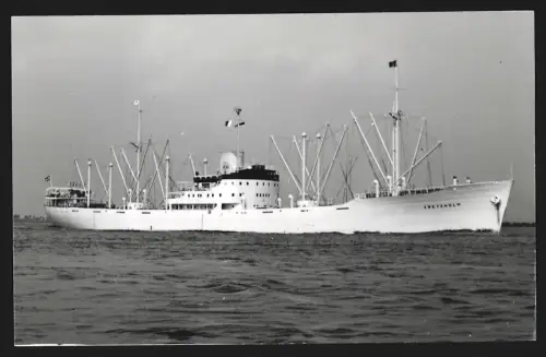 Fotografie Schwedisches Frachtschiff Vretaholm bei Einfahrt in den Hafen