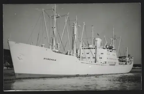 Fotografie Schwedisches Frachtschiff Stureholm in Bugansicht