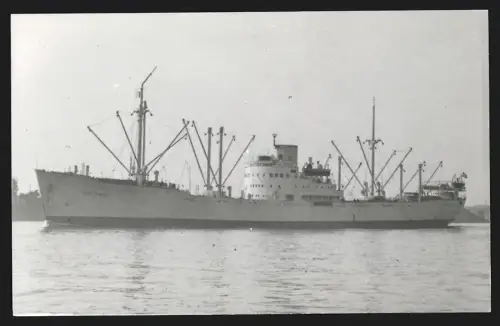 Fotografie Schwedisches Frachtschiff Sparreholm bei Einfahrt in den Hafen