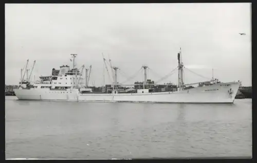 Fotografie Schwedisches Frachtschiff Odensholm im Hafengebiet