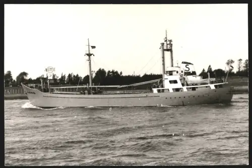 Fotografie Küstenfrachtschiff Nore in Fahrt vor der Küste