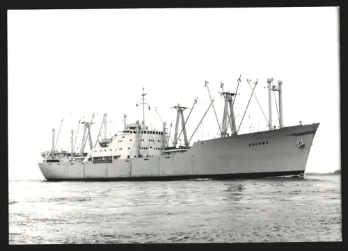 Fotografie Frachtschiff Havhök bei Einfahrt in den Hafen