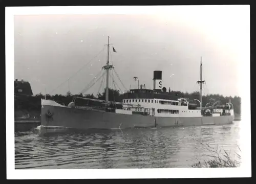 Fotografie Norwegisches Frachtschiff Ring in einem Seekanal