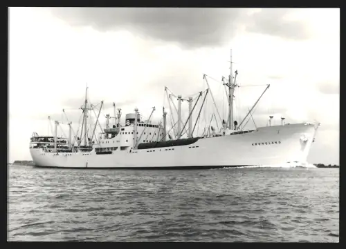 Fotografie Schwedisches Frachtschiff Kronoland hohe Fahrt laufend