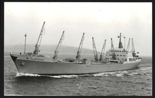 Fotografie Frachtschiff Bandeirante hohe Fahrt laufend