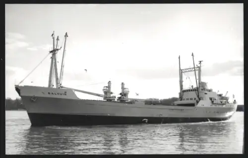 Fotografie Frachtschiff Balduin in Ballast bei Einfahrt in den Hafen