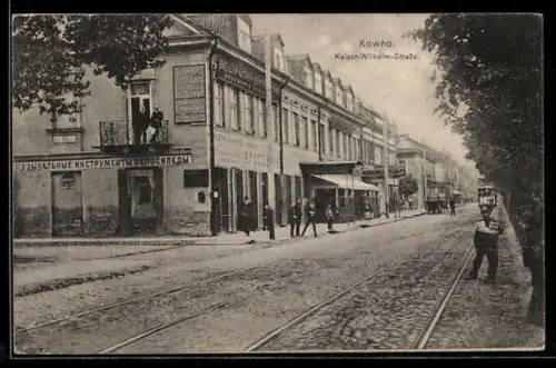 AK Kowno, Strassenbahn in der Kaiser Wilhelm-Strasse, Zeitungsverkäufer