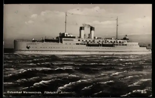 AK Fährschiff Schwerin in bewegter See hohe Fahrt laufend
