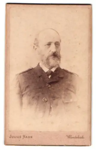 Fotografie Julius Hahn, Wandsbeck, Schloss-Strasse 44, Marine-Offizier in Uniform