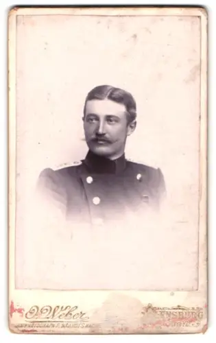 Fotografie O. Weber, Flensburg, Holm 121, Oberleutnant im Uniformmantel