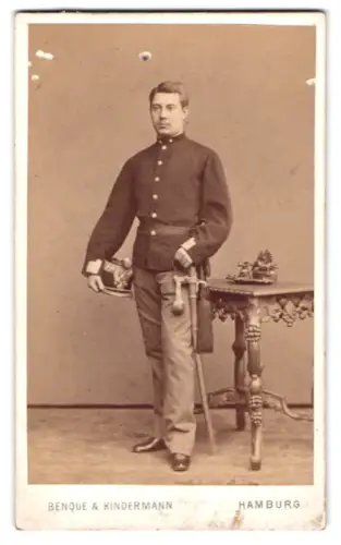 Fotografie Benque & Kindermann, Hamburg, K.u.K. Gefreiter Tentsch aus Schässburg in Uniform