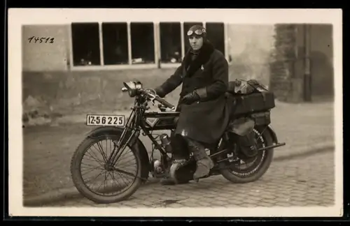 Foto-AK Sarolea Motorrad mit dem Nummernschild IZ56225