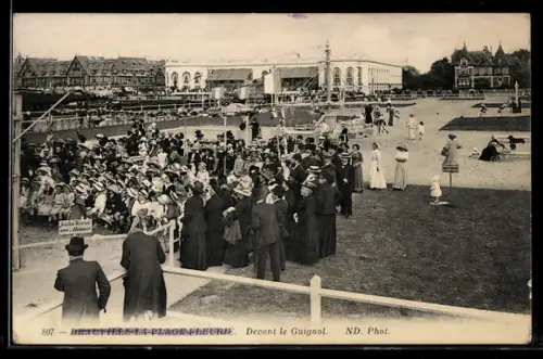 AK Beauville, La Plage Fleurie, Devant le Guignol