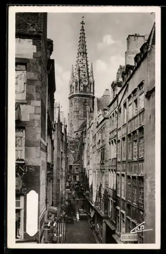 AK Saint-Malo, La grande rue et le clocher de la Cathedrale