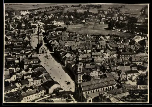 AK Deggendorf a. d. Donau, Stadtansicht mit Kirche und Stadtplatz aus der Luft