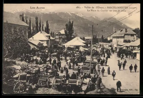 AK Barcelonnette, La Place du Gravier un jour de foire