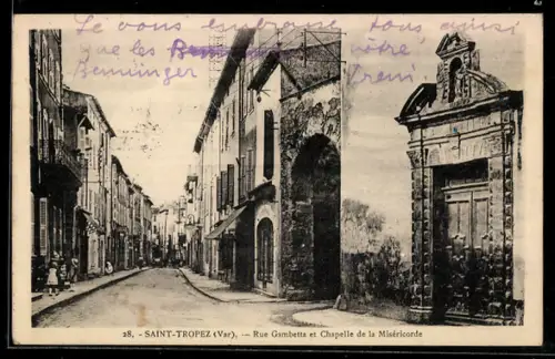 AK Saint-Tropez /Var, Rue Gambetta et Chapelle de la Miséricorde