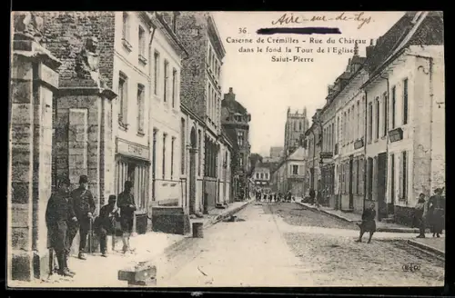 AK Crémilles, Caserne de Crémilles, Rue du Château dans le fond la Tour de l`Eglise Saint-Pierre