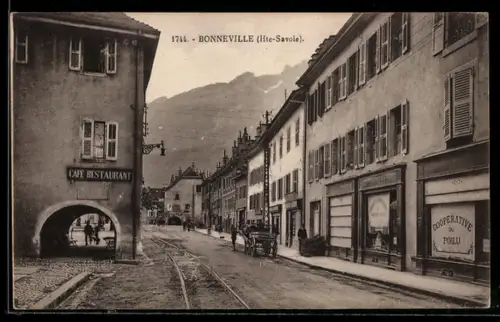 AK Bonneville /Haute Savoie, Rue avec Café Restaurant