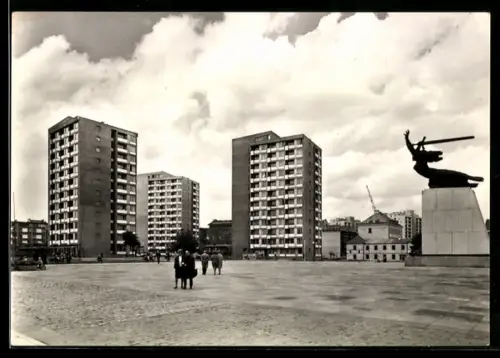 AK Warszawa, Plac Teatralny s pomnikiem Bohatérow Warszawy