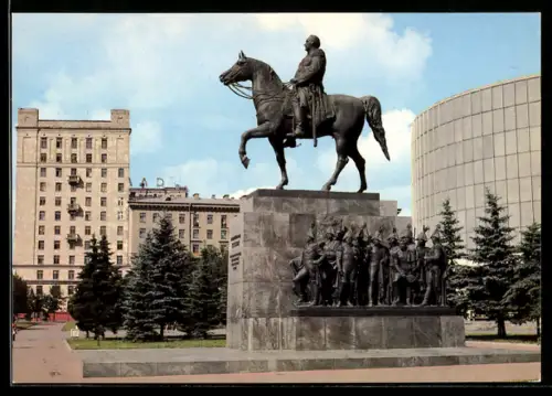 AK Moskau, Denkmal mit Strassenpartie