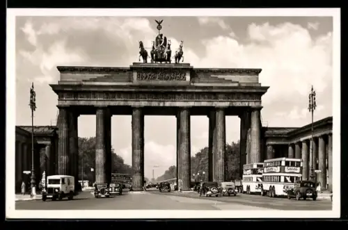 AK Berlin, Verkehr am Brandenburger Tor