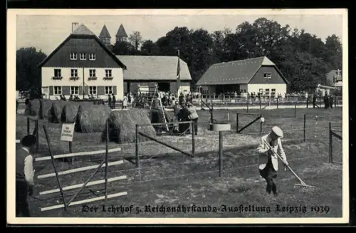 AK Leipzig, 5. Reichsnährstands-Ausstellung 1939, Bursche harkt eine Koppel