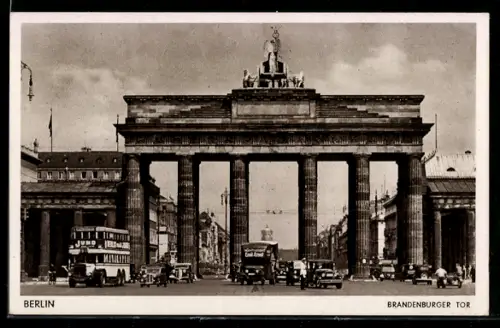 AK Berlin, Strassenverkehr am Brandenburger Tor