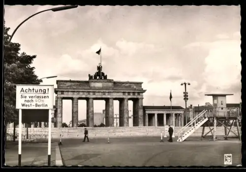 AK Berlin, Brandenburger Tor mit Grenze