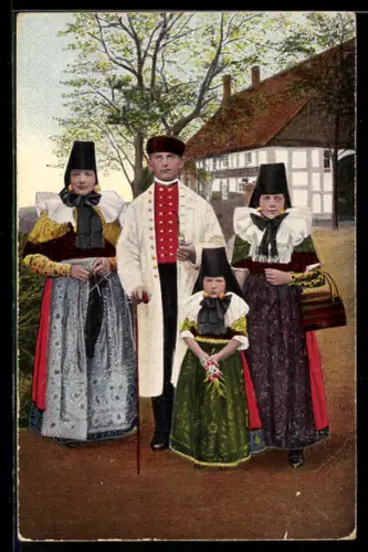 AK Tracht Schaumburg-Lippe, Familie vor dem Haus