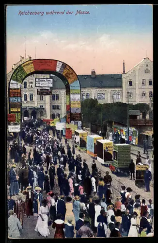 AK Reichenberg, Ortspartie während der Messe, Menschenmenge