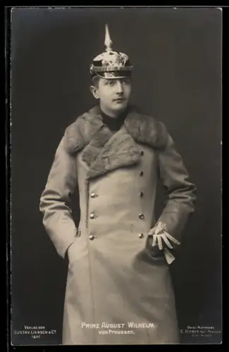 Foto-AK Prinz August Wilhelm von Preussen in Uniform mit Pickelhaube