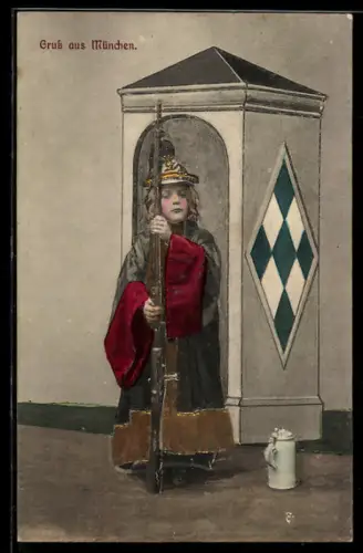 AK München, Münchner Kindl mit Robe und Stab vor einem Wachhäuschen