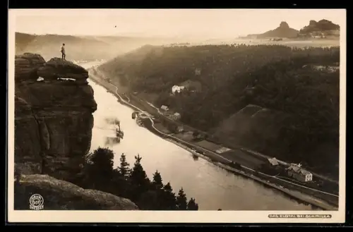 Foto-AK Walter Hahn, Dresden, NR: 907, Elbtal bei Schmilka, Bergsteiger, Dampfer