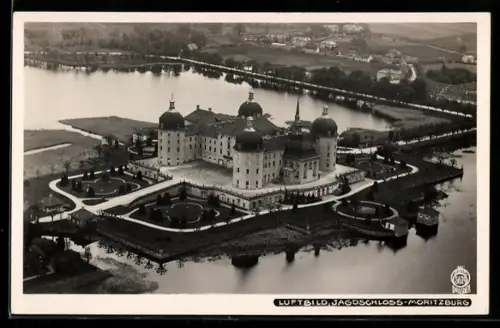 Foto-AK Walter Hahn, Dresden, Nr. 5614: Fliegeraufnahme vom Jagdschloss Moritzburg