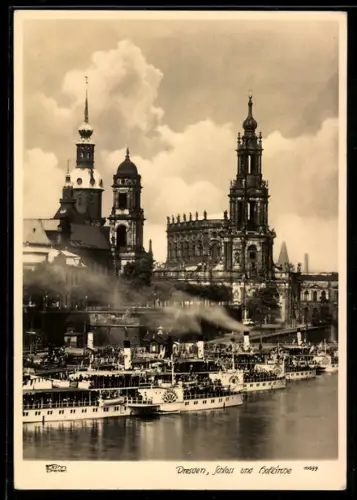 Foto-AK Walter Hahn, Dresden, NR 10699: Elbedampfer Laubegast passiert Hofkirche und Schloss
