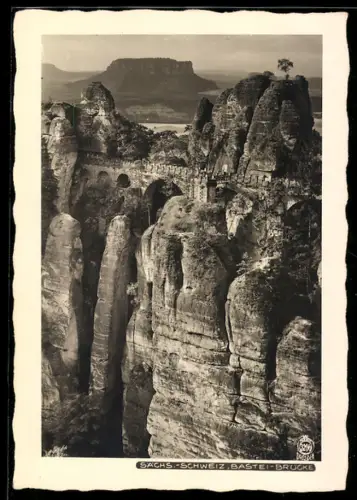 Foto-AK Walter Hahn, Dresden, Nr. 3208: Elbsandsteingebirge, Bastei-Brücke mit Lilienstein
