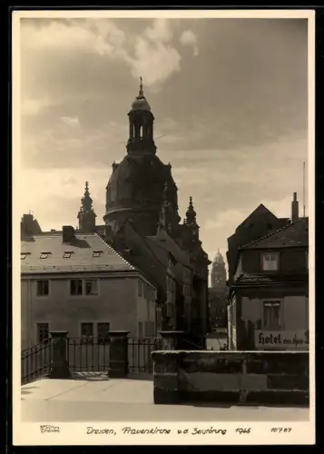Foto-AK Walter Hahn, Dresden, NR.10787: Dresden, Frauenkirche und Rathaus