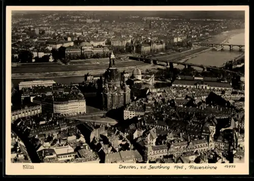 Foto-AK Walter Hahn, Dresden, Nr. 12972: Dresden, Luftbild von der Frauenkirche vor der Zerstörung 1945