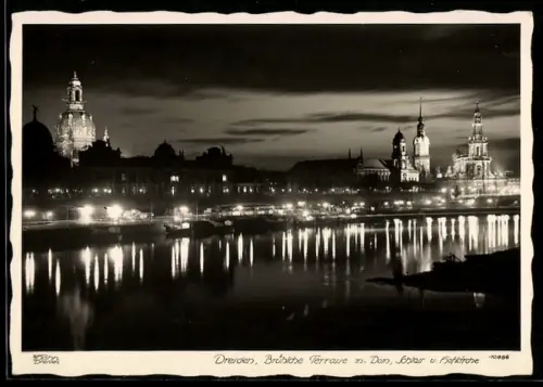 Foto-AK Walter Hahn, Dresden, Nr. 10856: Dresden, Brühlsche Terrasse mit Dom, Schloss und Hofkirche bei Nacht
