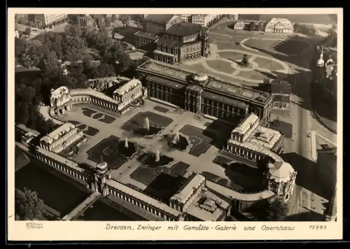 Foto-AK Walter Hahn, Dresden, Nr. 12983: Dresden, Luftbild vom Zwinger mit Gemälde-Galerie und Opernhaus