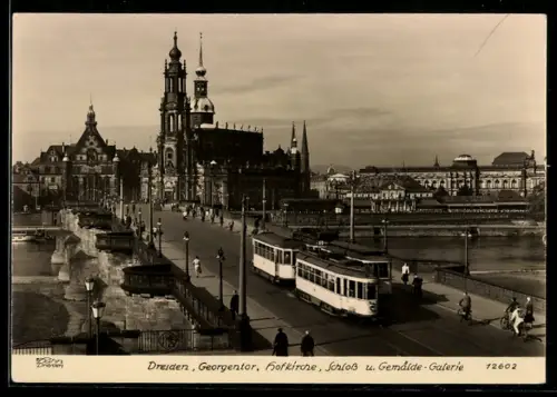 Foto-AK Walter Hahn, Dresden, Nr. 12602: Dresden, Georgentor, Hofkirche, Schloss und Gemäldegalerie, Strassenbahn