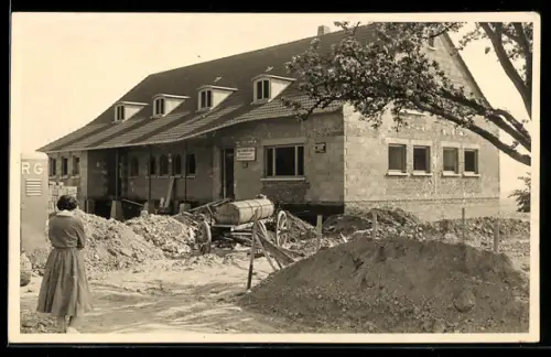 Foto-AK Oberhöchstadt /Taunus, Bau Dr. Buckowitz, Strassenseite, 1956