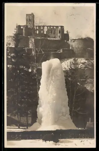Foto-AK Königstein /Taunus, Jahrhundertwinter 1929, Zu Eis erstarrte Fontaine vor Burgruine, Unwetter