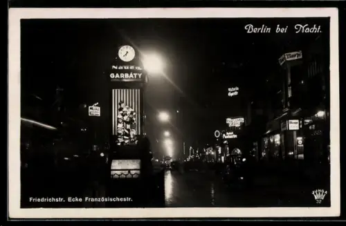 AK Berlin, Friedrichstrasse Ecke Französische Strasse, Nachtansicht, Uhrsäule Garbaty