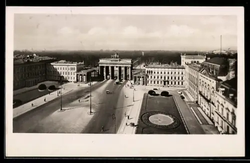 AK Berlin, Brandenburger Tor, Pariser Platz, Ansicht aus der Vogelschau