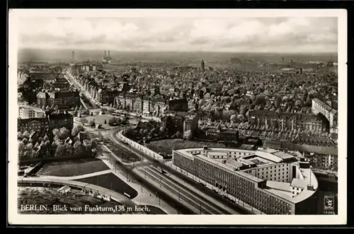 AK Berlin-Charlottenburg, Blick vom Funkturm auf die Stadt, mit Anlage, Kraftwerk, Wasserturm, Halbrund-Gebäude