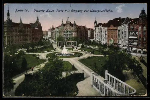 AK Berlin-Schöneberg, Victoria-Luise-Platz mit Eingang zur Untergrundbahn, Springbrunnen, Platzansicht