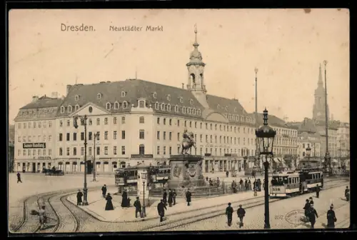 AK Dresden, Strassenbahnen auf dem Neustädter Markt